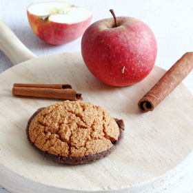 Biscoito seco hiperproteico maçã canela cobertura chocolate