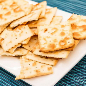 Bolachas de água e sal proteicas tipo ázimo