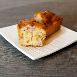 Queque de bacon e salsa rico em proteínas - Cake aux lardons persillé